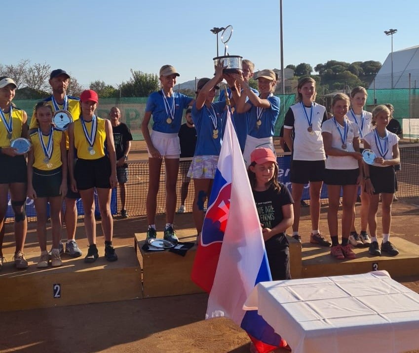 Slovenské tenisové reprezentantky do 12 rokov získali zlaté medaily na ME 2022.