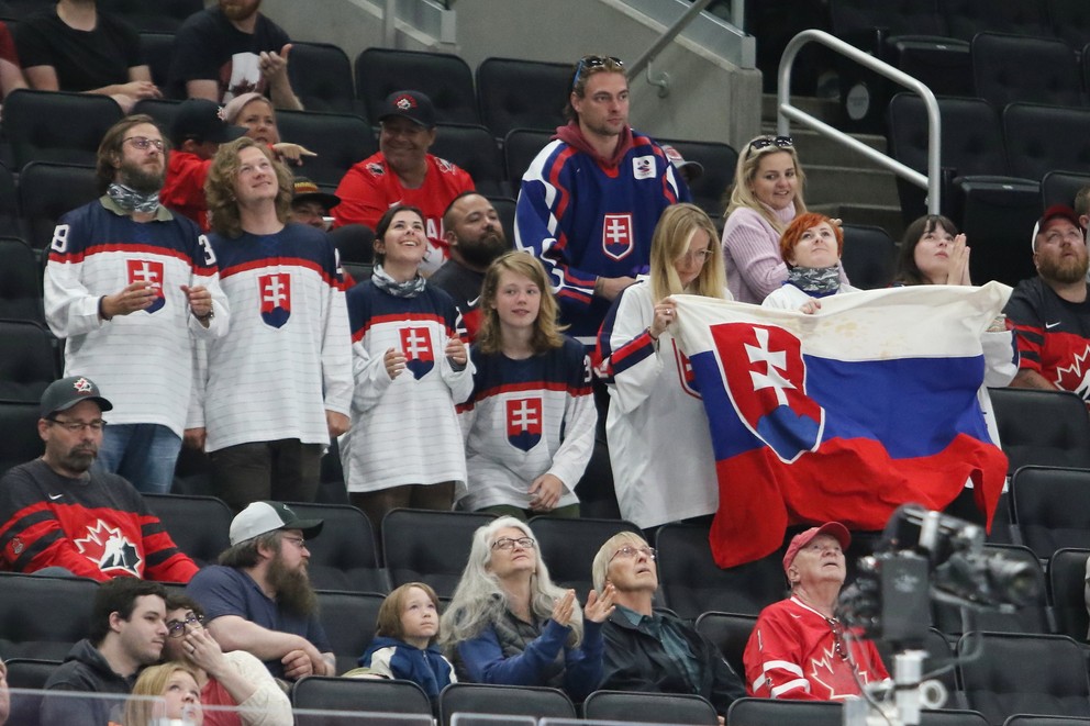 Slovenskí fanúšikovia v Edmontone na zápase Kanada - Slovensko.