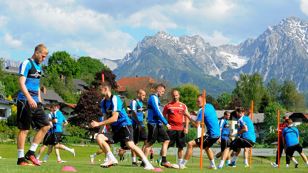 Futbalisti Slovenska sa pripravujú v krásnom prostredí.