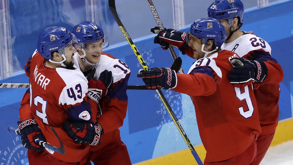 Hokejisti Česka nastúpia v semifinále proti Rusku v červených dresoch. 