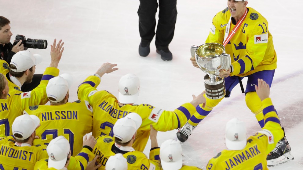 Švédi po roku opäť oslavujú titul majstrov sveta.