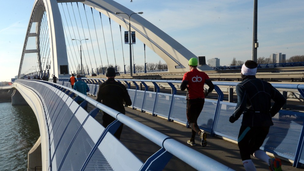 Silvestrovský beh cez bratislavské mosty - ilustračná fotografia.
