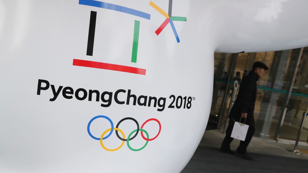 Zimné olympijské hry v juhokórejskom Pjongčangu sa oficiálne konajú od 9. do 25. februára, ale prvé súťaže sú na programe už 8. februára.