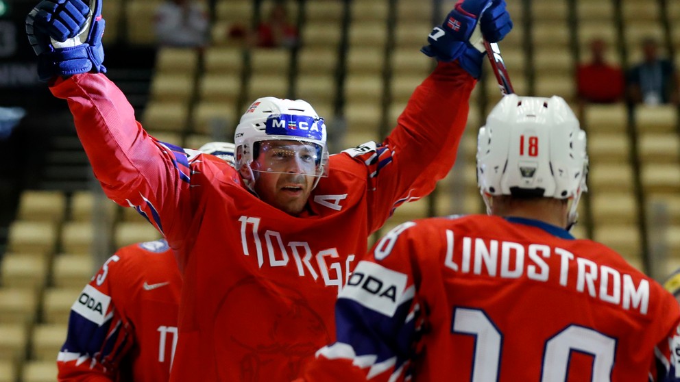 Reprezentanti Nórska oslavujú gól do siete Kórejskej republiky.