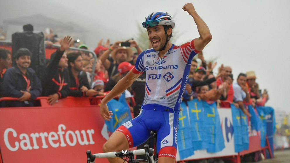 Thibaut Pinot sa raduje z víťazstva v 15. etape na Vuelta a Espaňa 2018.
