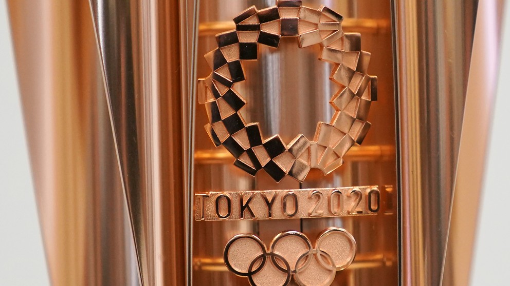 Na snímke detail na olympijskej pochodni pre Letné olympijské hry 2020 v Tokiu, ktorú predstavili na tlačovej konferencii v japonskej metropole 20. marca 2019.