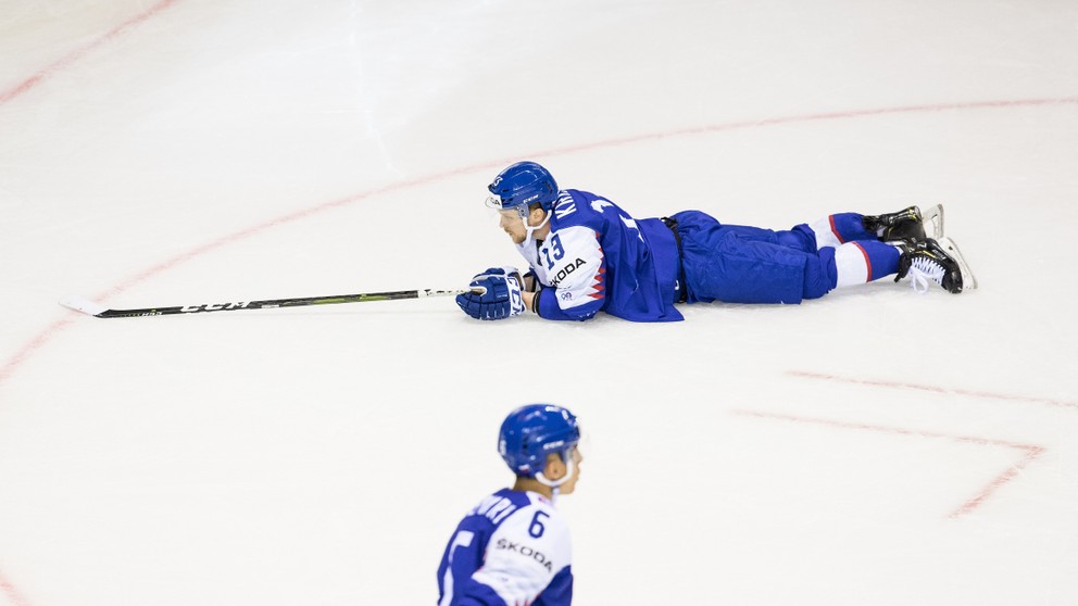 Michal Krištof (uprostred) po zápase Slovensko - Kanada na MS v hokeji 2019.