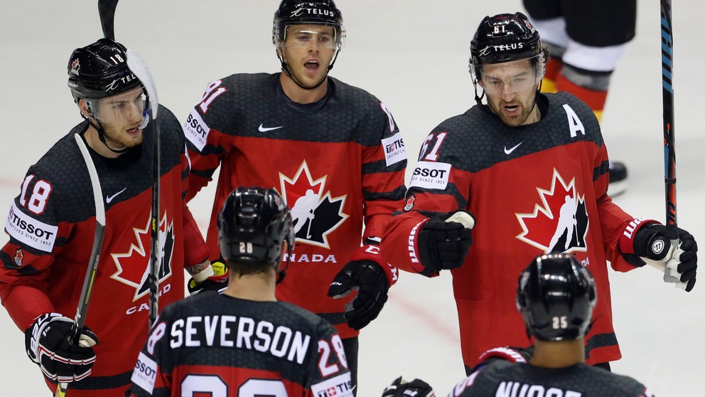 Momentka zo zápasu Kanada - Nemecko na MS v hokeji 2019. Radosť kanadských hráčov.