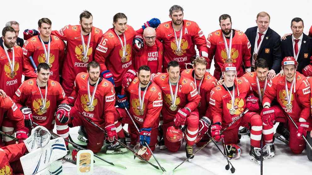 Hráči Ruska s bronzovými medailami z MS v hokeji 2019.