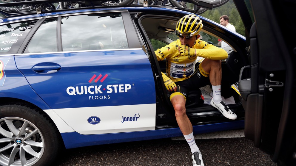 Julian Alaphilippe po predčasnom ukončení 19. etapy na Tour de France 2019.
