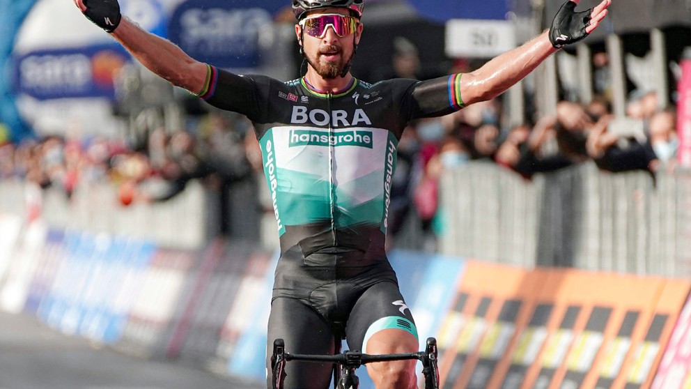Peter Sagan oslavuje v cieli víťazstvo 10. etapy cyklistických pretekov Giro d'Italia.