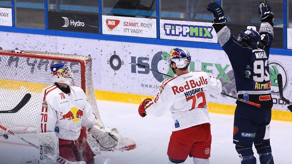 Momentka zo zápasu Fehérvár - Salzburg v Ice Hockey League.