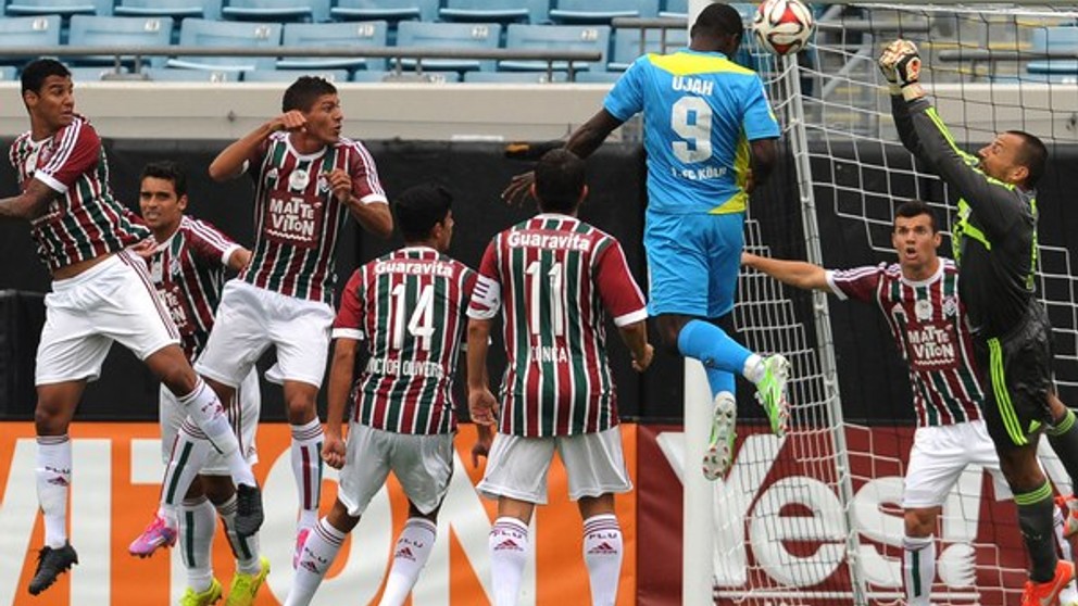 Hráči Fluminense sa prizerajú hlavičkujúcemu súperovi. Slávny klub z Brazílie sa rozhodol nadviazať spoluprácu so Šamorínom.