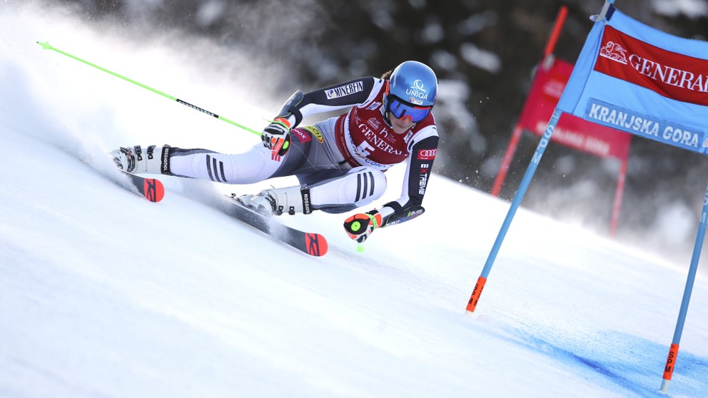 Petra Vlhová počas 1. kola obrovského slalomu v stredisku Kranjska Gora.