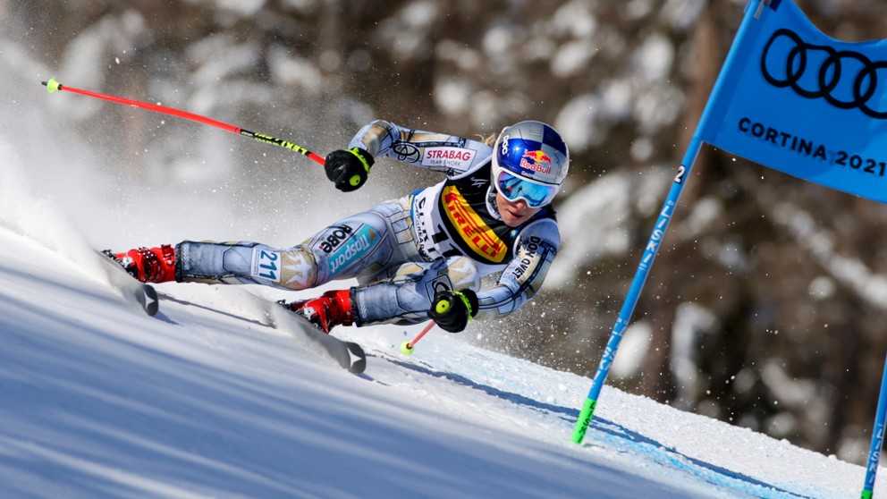 Ester Ledecká v zjazde na MS v lyžovaní 2021.