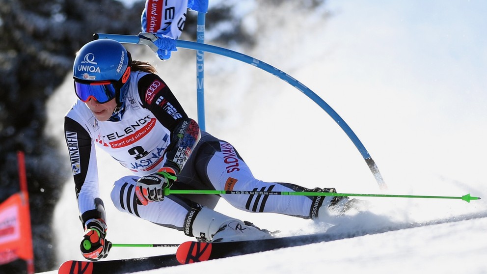 Petra Vlhová počas obrovského slalomu v Jasnej 2021.