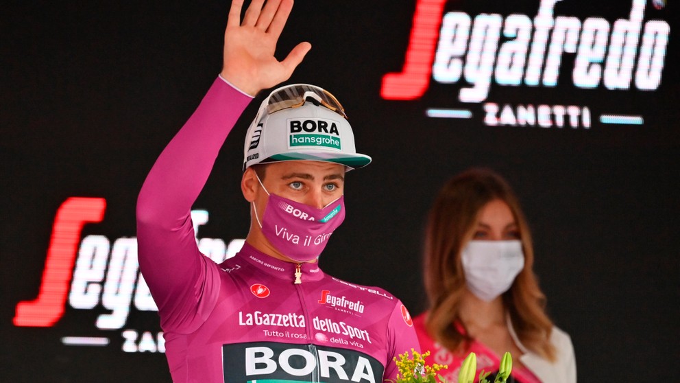 Peter Sagan v cyklámenovom drese na Giro d'Italia 2021. 