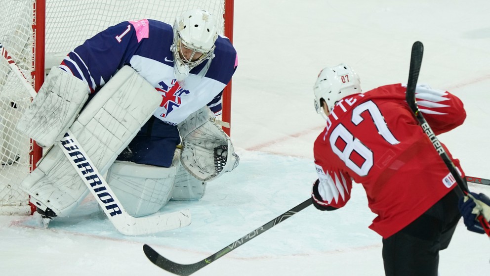 Momentka zo zápasu Švajčiarsko - Veľká Británia na MS v hokeji 2021. 