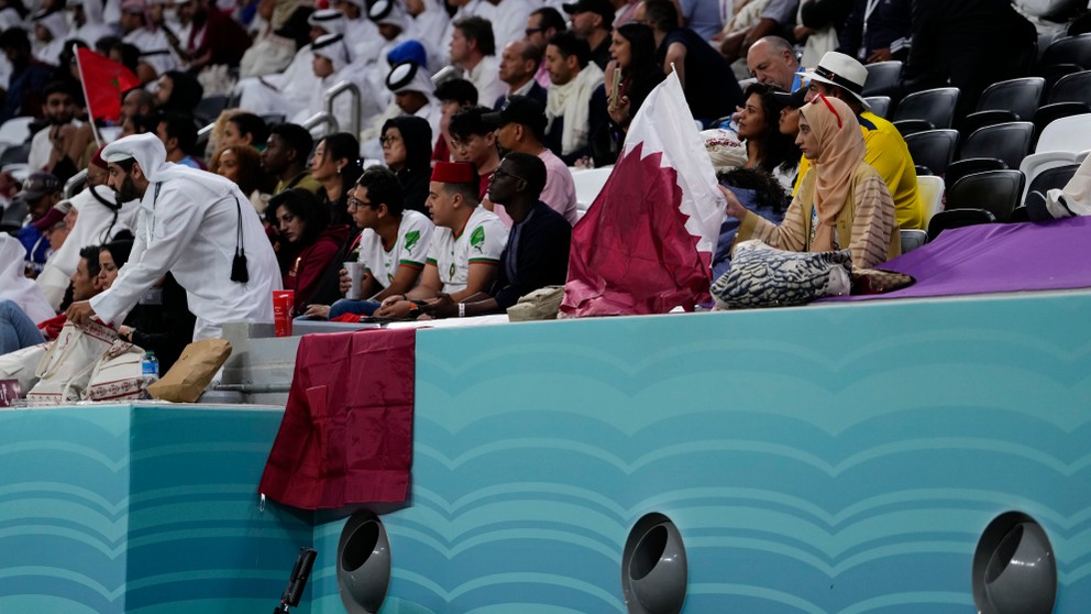 Okolo hracej plochy na štadiónoch v Katare je 170 veľkých výduchov klimatizácie, ktoré chladia ihrisko.