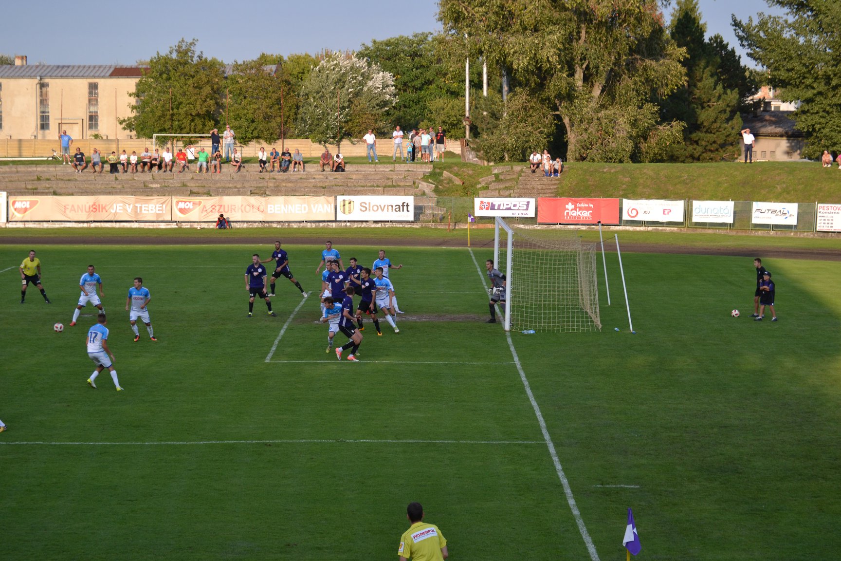 II. liga Komárno prvý raz padlo, na čele Skalica všetky